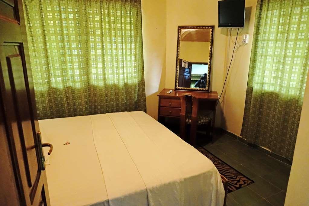 Wusum Hotel Makeni Habitación foto